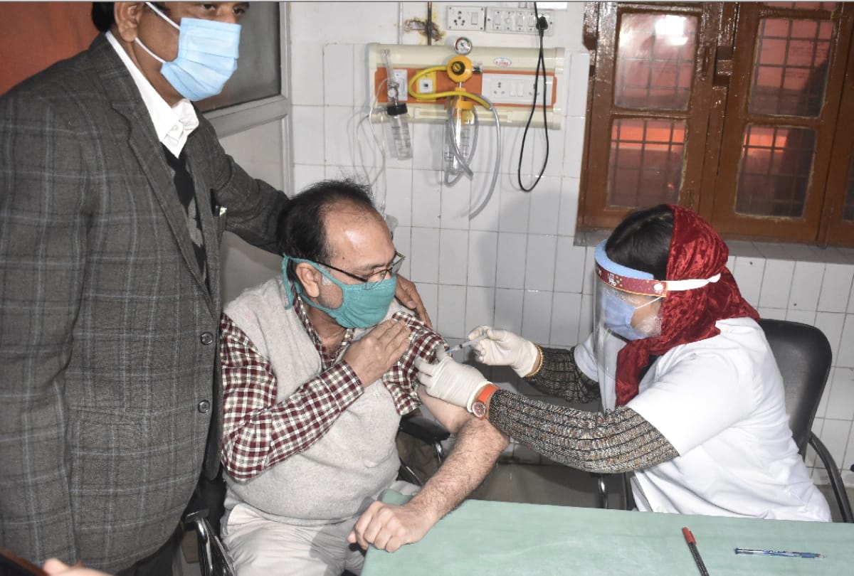 Corona vaccination in gorakhpur six hospital