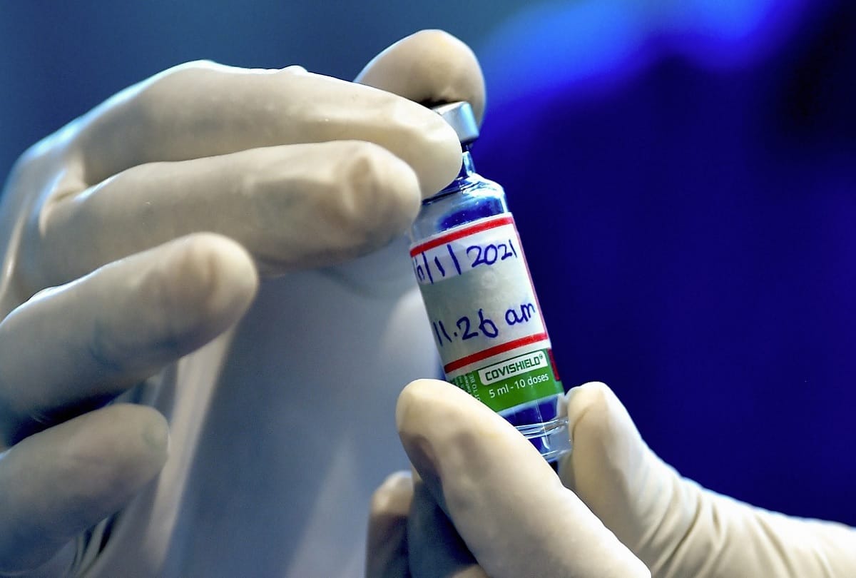 Deputy Director of AIIMS becomes first administrative officer of hospital to get vaccinated