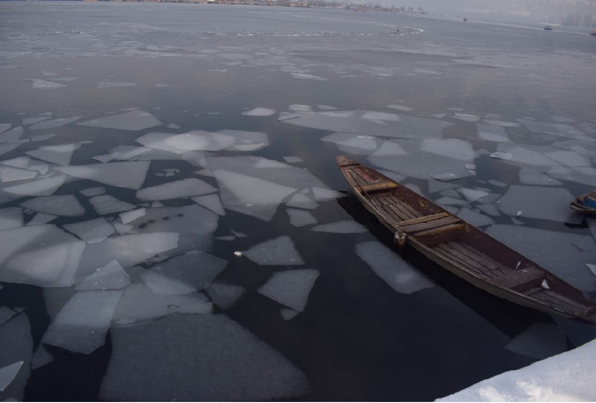 Jammu Kashmir Weather Today Update Latest News in Hindi Minimum Temperatures Recorded Today minus 8.2