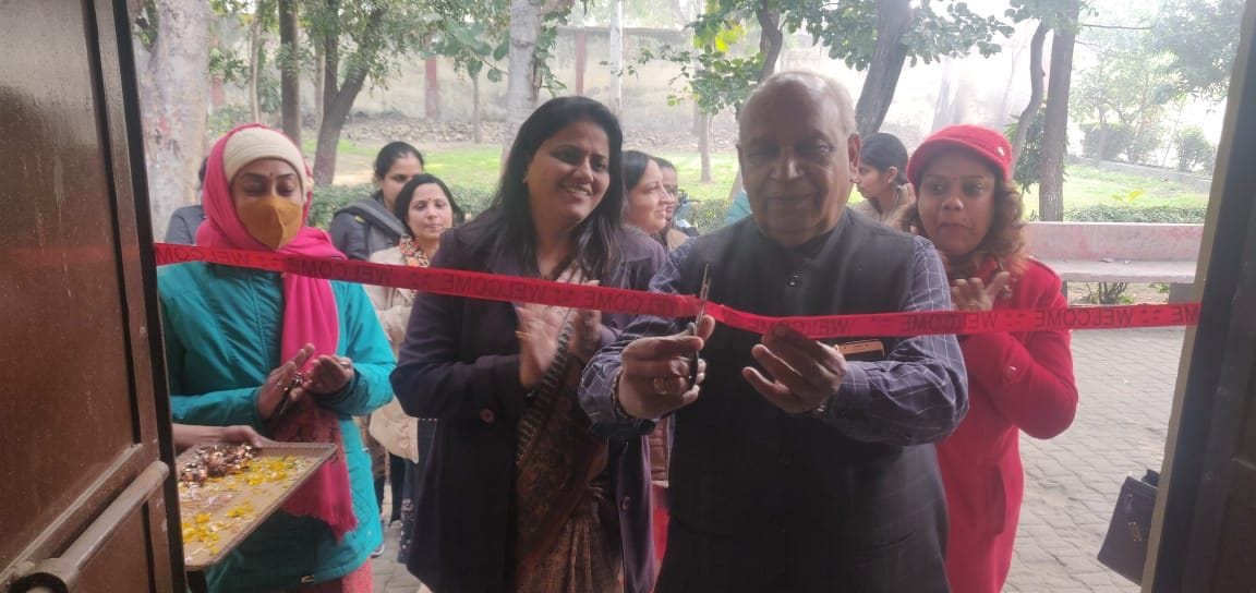 Dispensary started for girl students in Jain Degree College