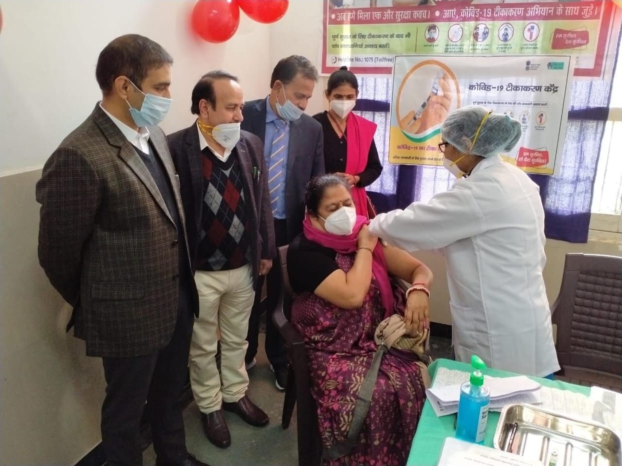 214 planted Corona vaccine, Deputy Commissioner inspects civil hospital