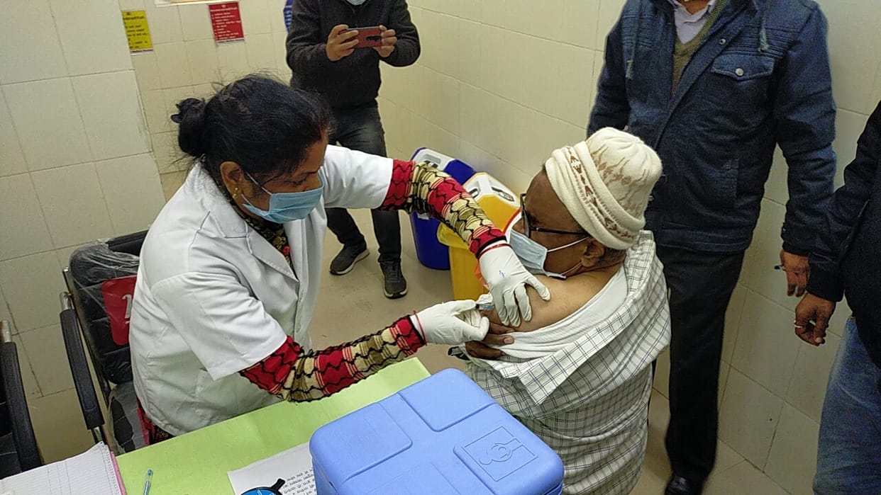 290 health workers were vaccinated at four centers