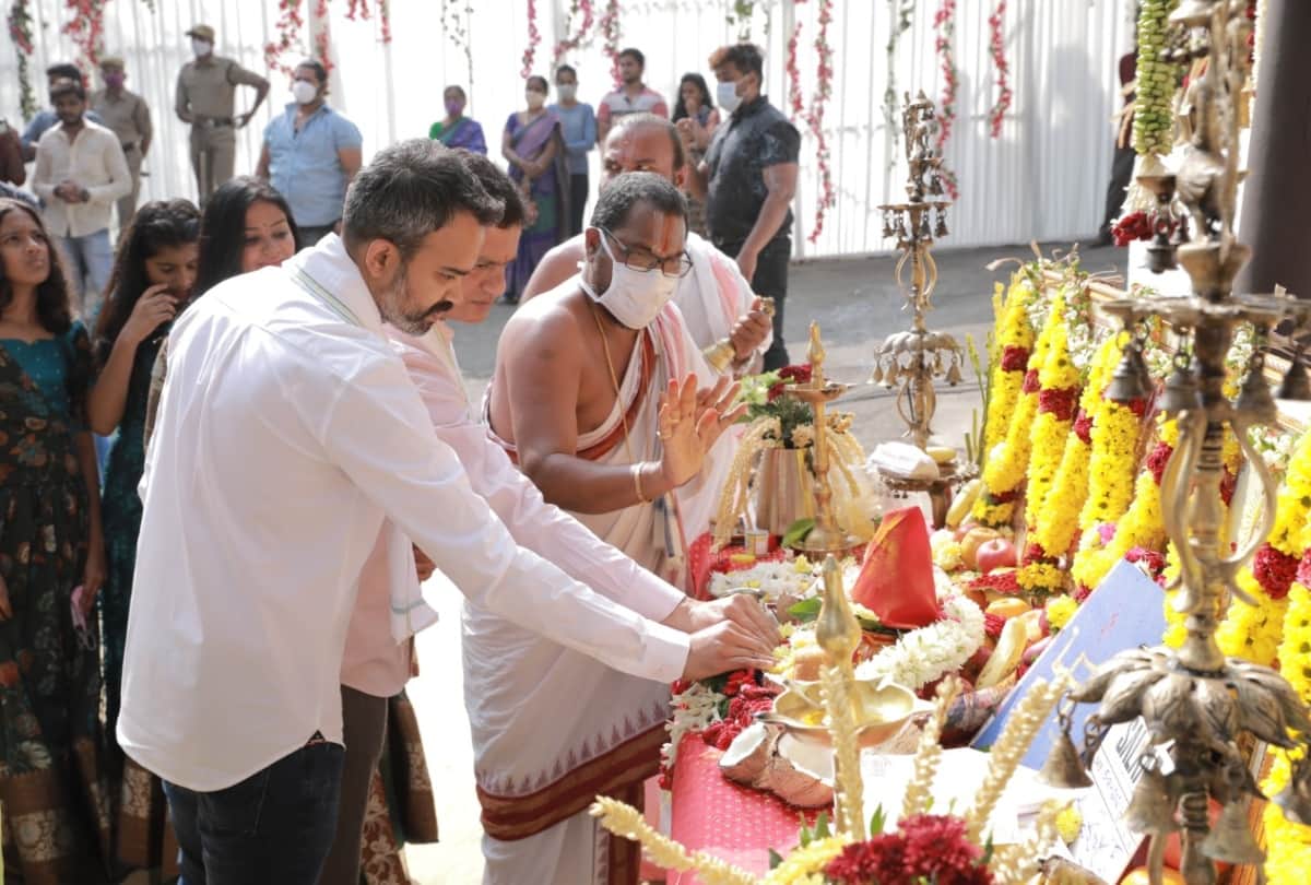 Prabhas upcoming film Salaar launched guest invited Karnataka deputy cm and kannada superstar yash