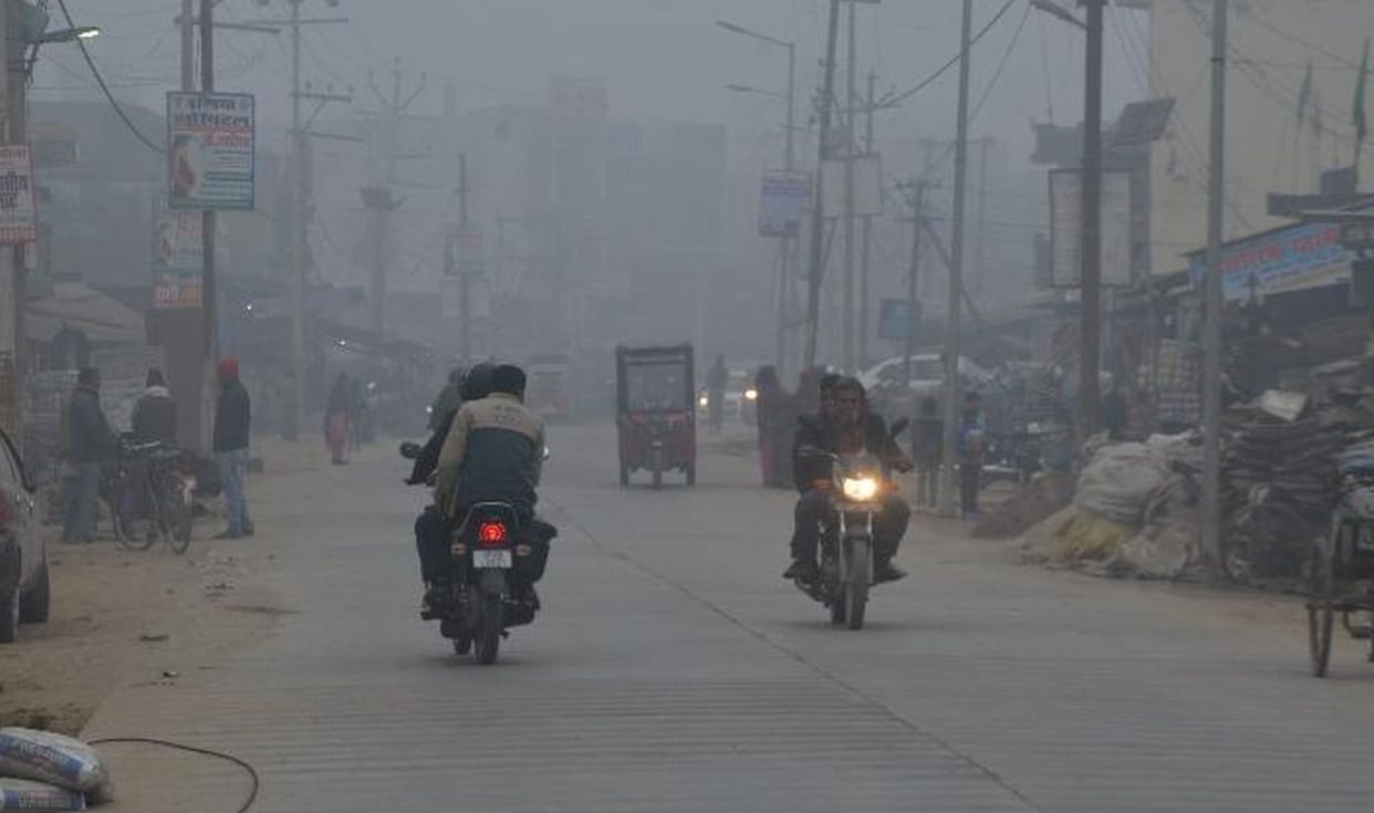 Cold wave continues in Terai, people choked by icy wind