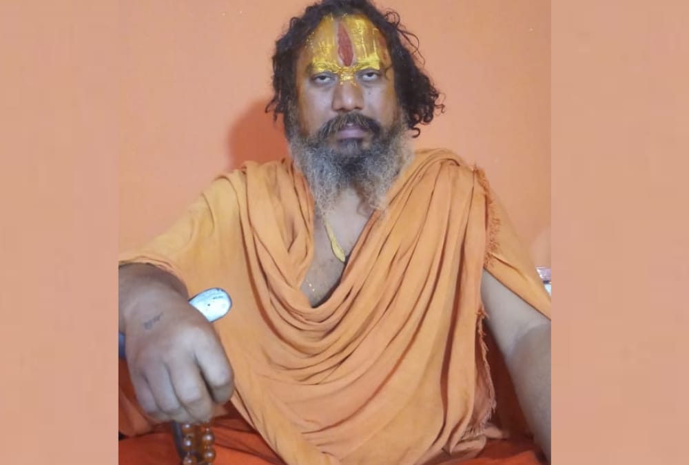 Saint Paramhans demands to declare India a hindu rashtra.
