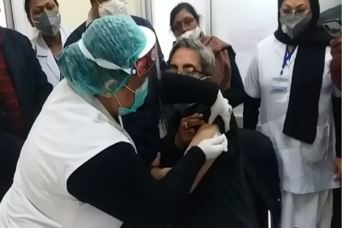 Corona vaccination has start in many centers of West Uttar Pradesh and see photos