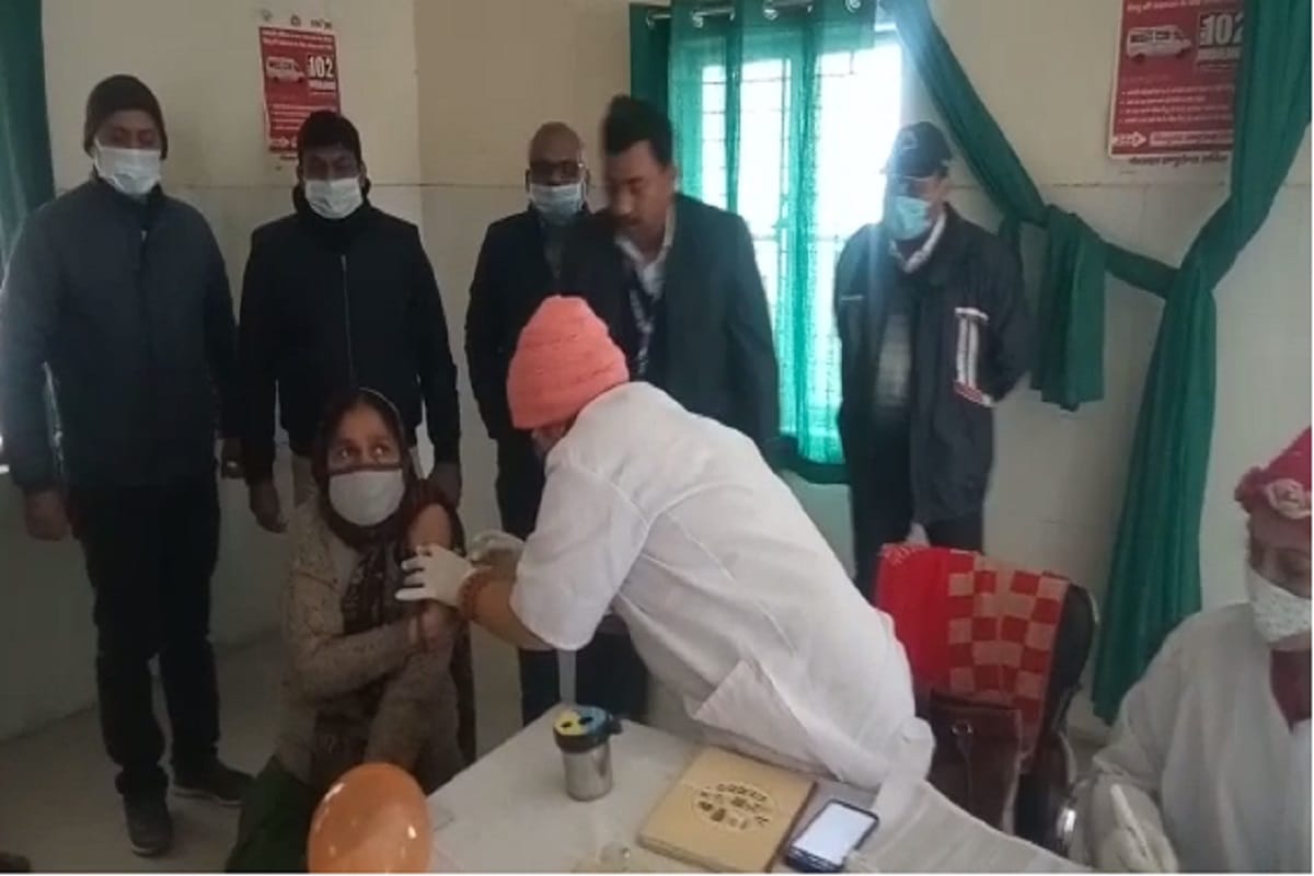 Corona vaccination has start in many centers of West Uttar Pradesh and see photos