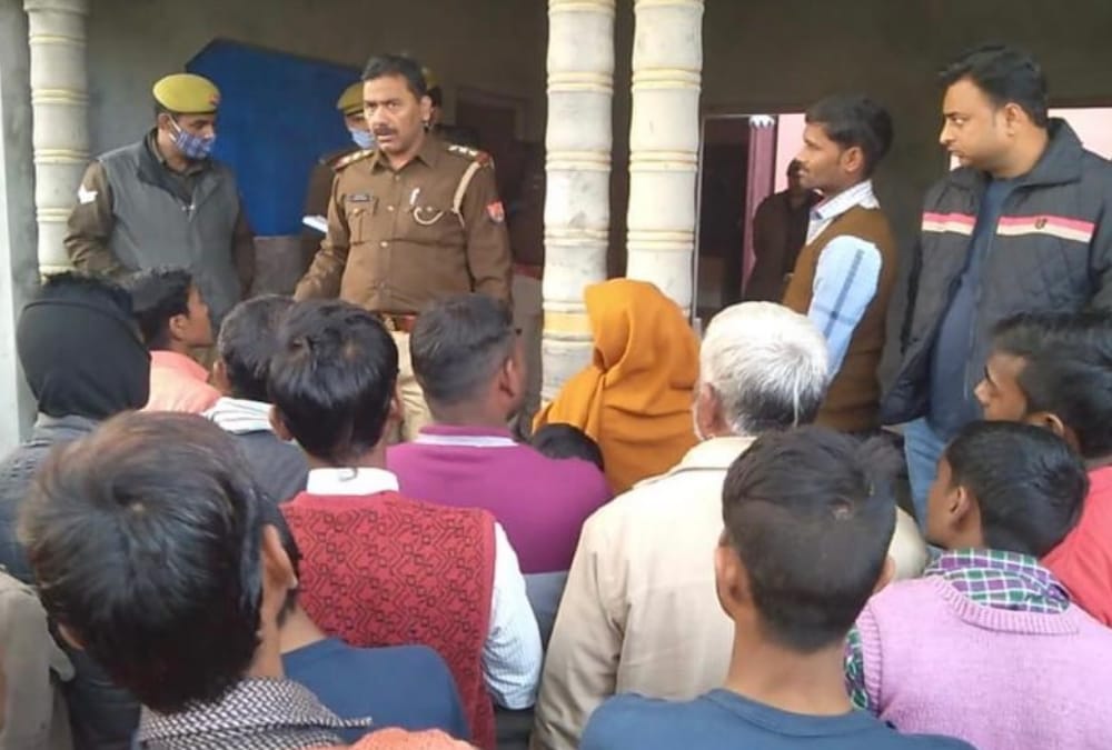 Engineering student's dead body found hanging in Sitapur.