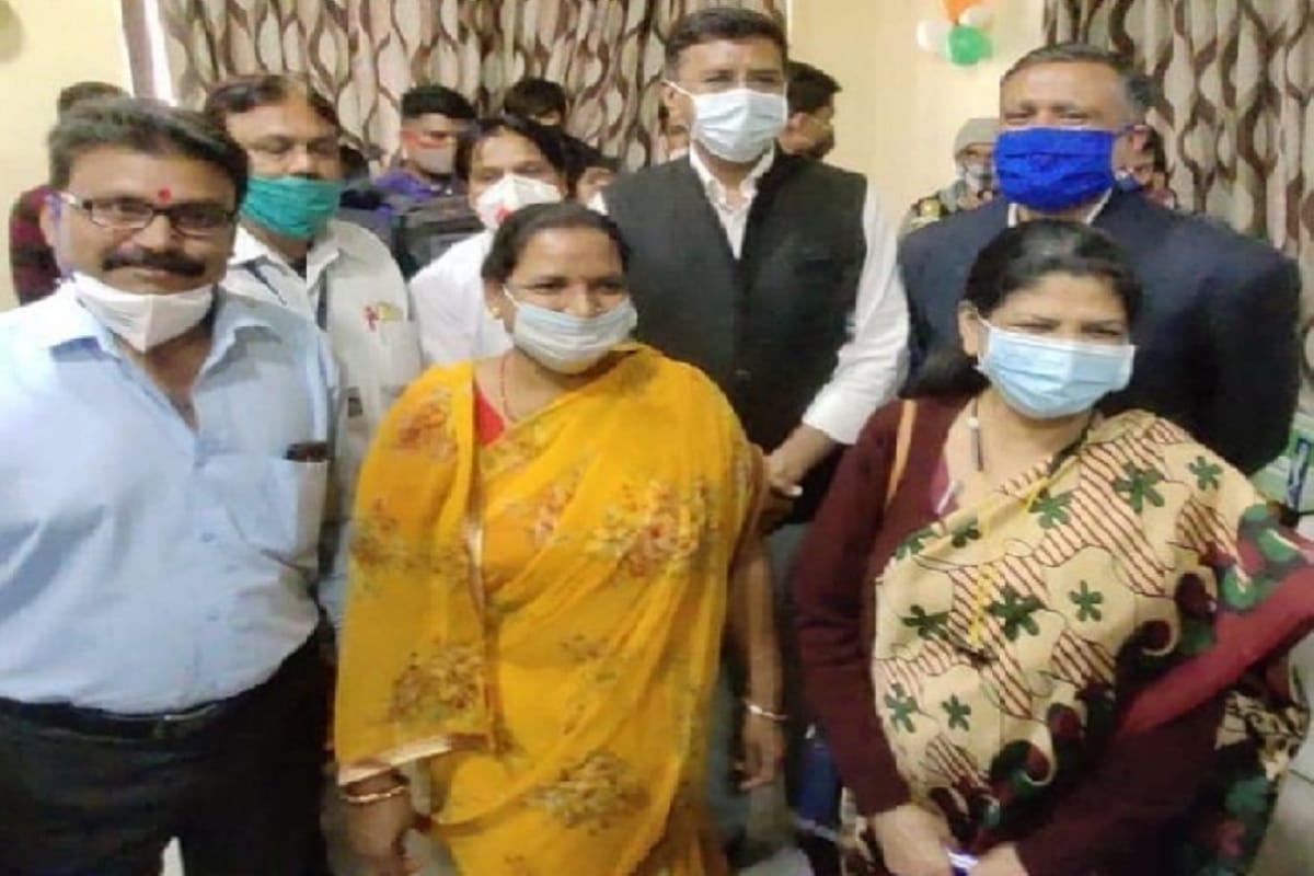 Indore Health workers reached MYH with there family shared experiences on first corona vaccination