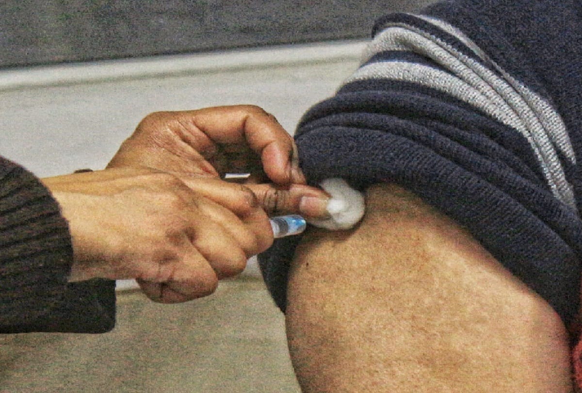 Delhi news: 52 people suffering after vaccination one is in critical condition