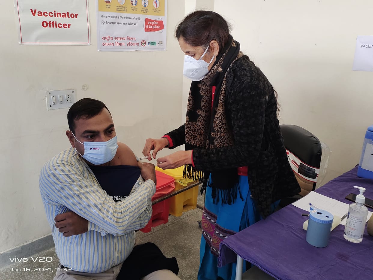 MPHW Aman gets Corona's first vaccine