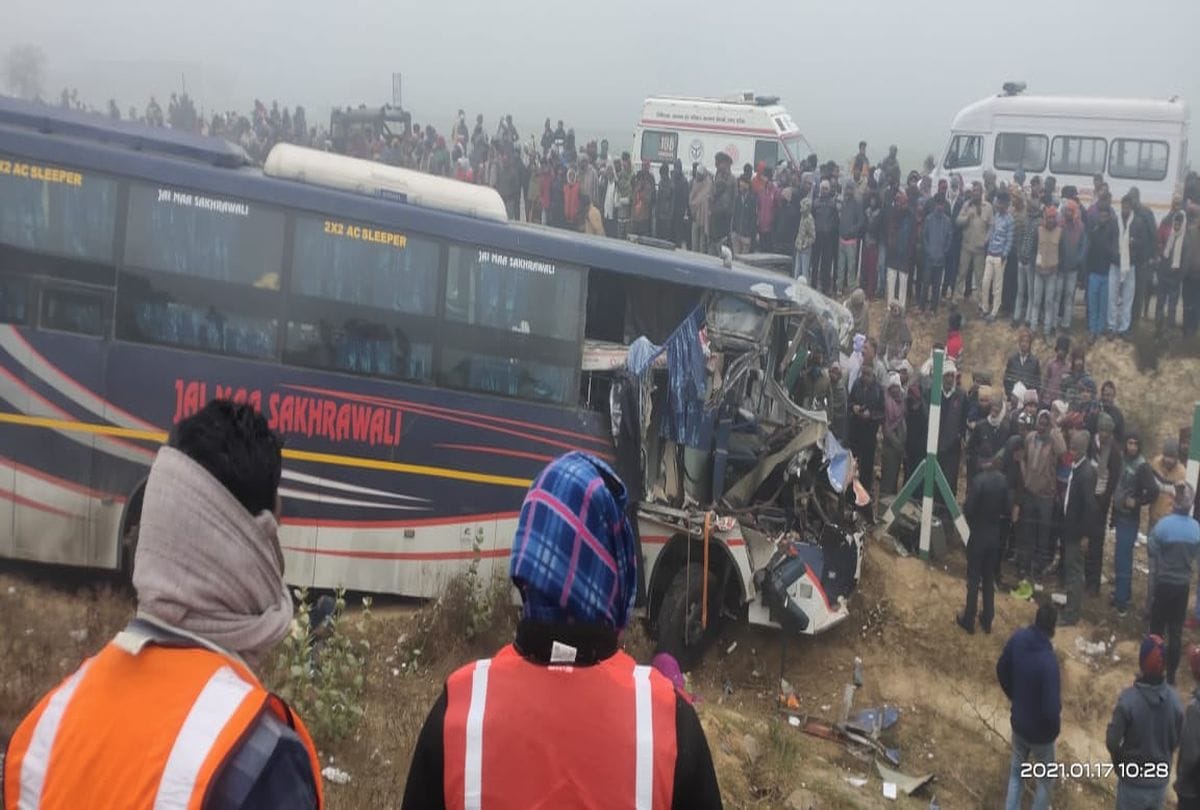 Accident At Agra Lucknow Expressway Bus Falls Into Pit Hit With Truck Due To Fog