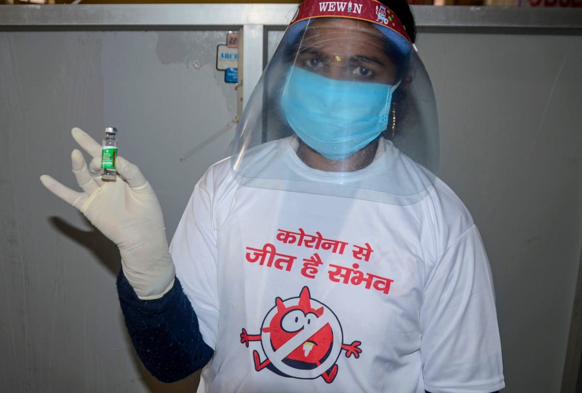 Corona vaccination Health workers receive vaccine even after not being named in the list