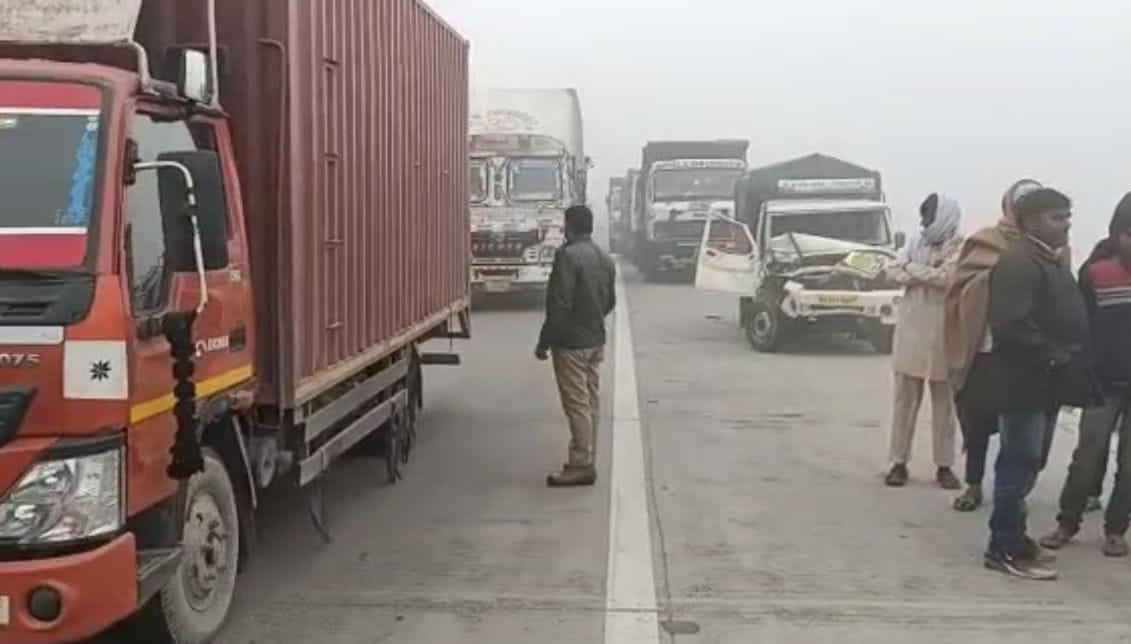 9 vehicles collided in Eastern Peripheral Expressway in fog
