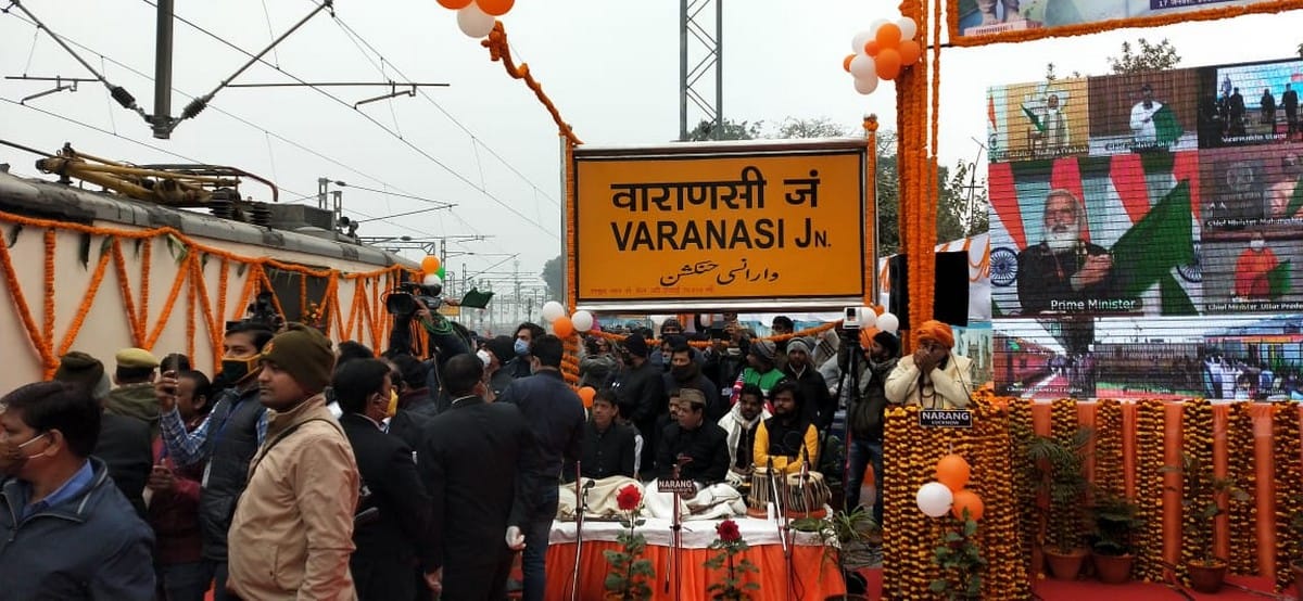 PM Modi flagged off Kashi-Kevadia train left for delay of 12 minutes of Har Har Mahadev chaints