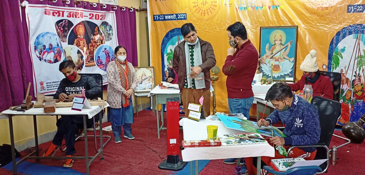Create 2-D, 3-D toys in online competition
