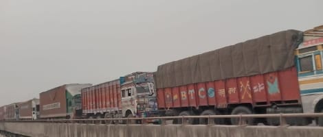 Hulasangra crossing on Lucknow highway again became the reason for the jam