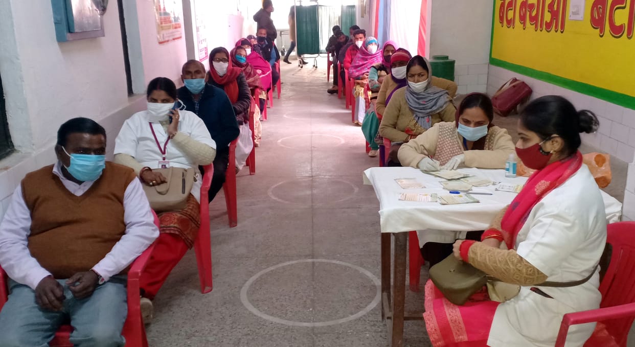 82 health workers receive corona vaccine
