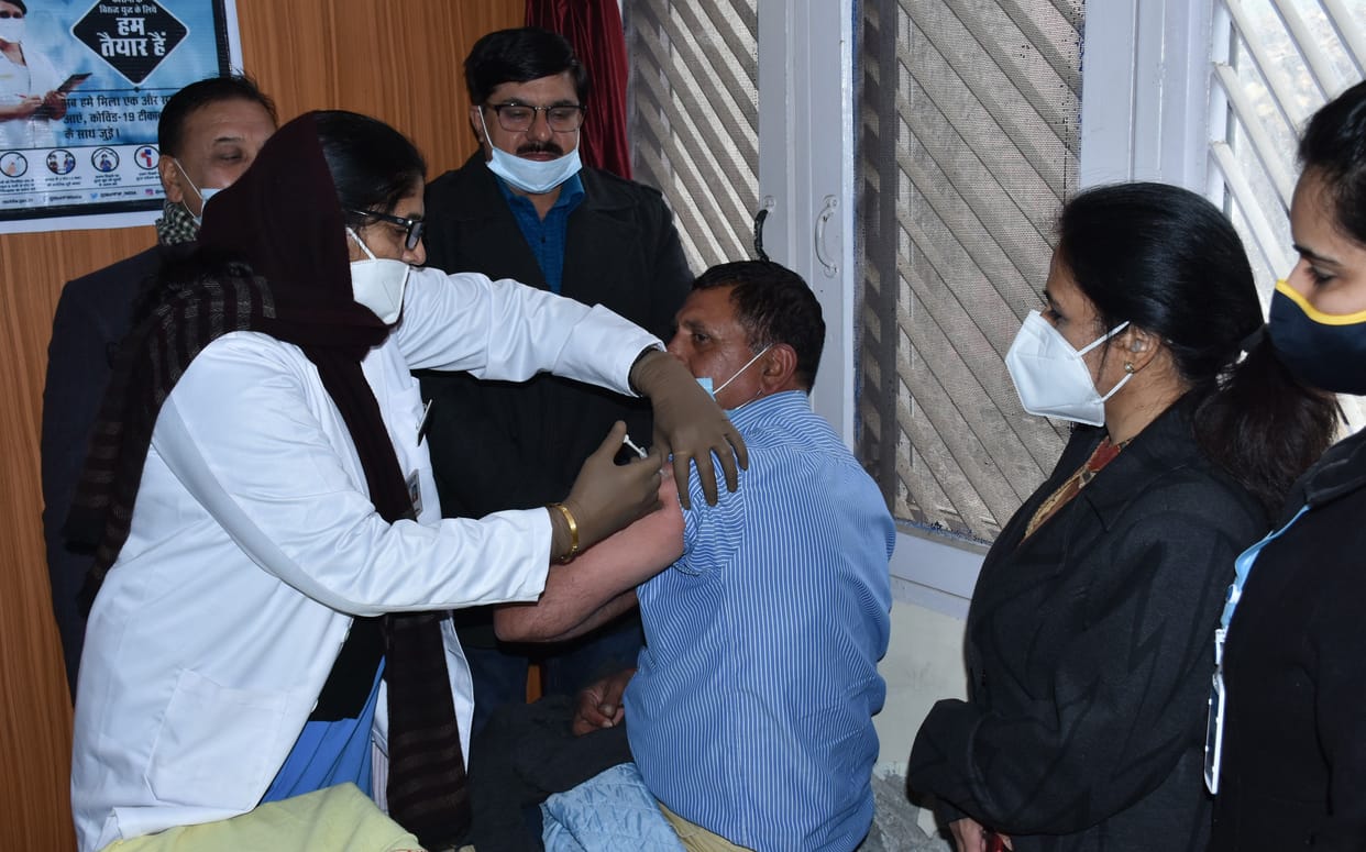 corona vaccination, 190 worker, doctors
