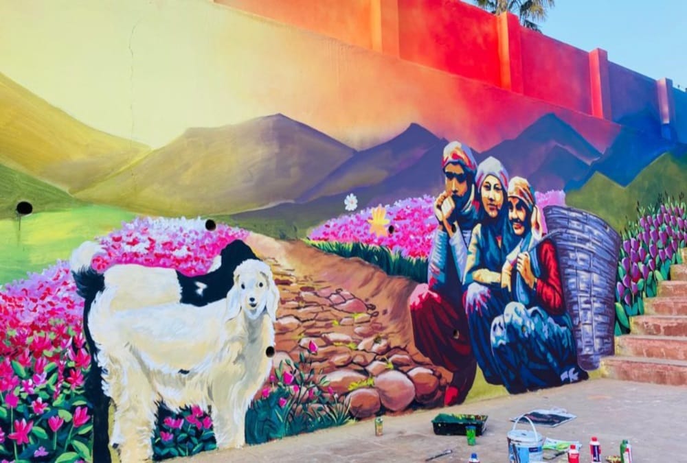 Haridwar Kumbh Mela 2021 News: Uttarakhand Folk Culture Wall Painting Making For Kumbh Area Beautification Photos