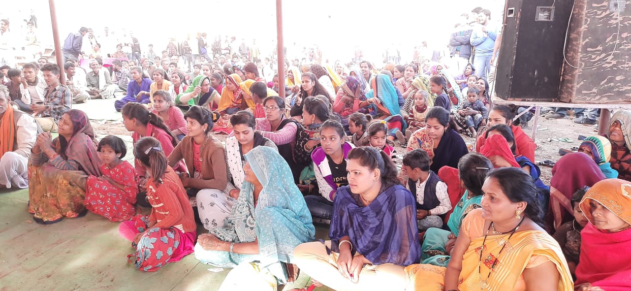 dharm dhawaj chadane mandir phucha bhakto ka jatta