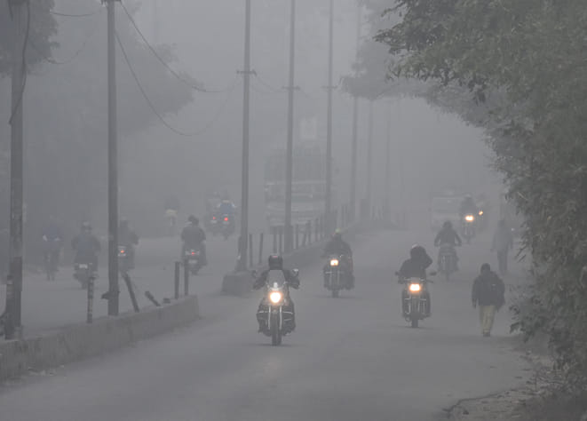 Fog prevailed in the morning, sunshine in day