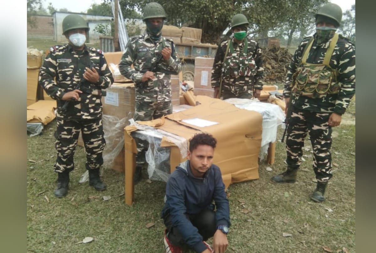 SSB team arrest Nepali youth with 10 X-ray machine at Indo Nepal border