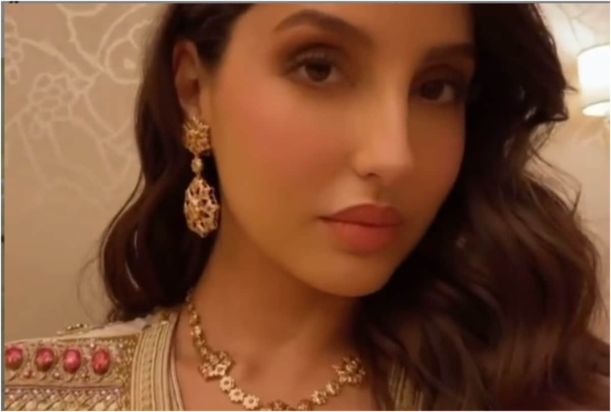 nora fatehi look queen of arab in golden kaftan dress