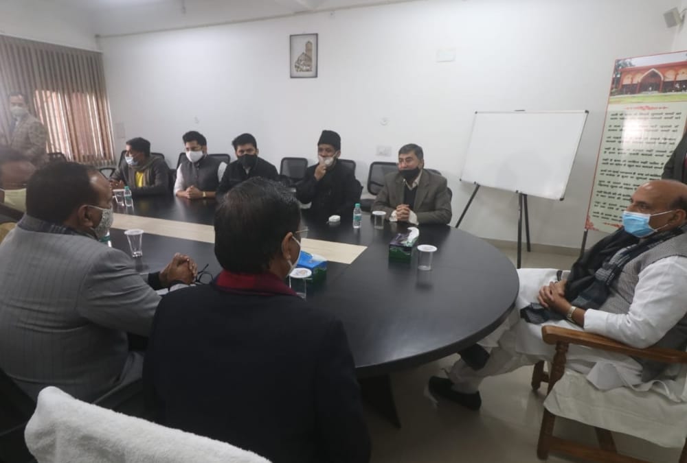 Defence Minister Rajnath Singh meets to family members of late kalbe Sadiq.