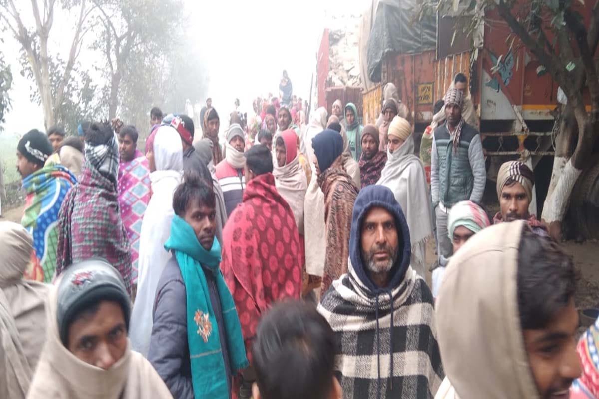 UP: Dead body thrown outside the house after killing youth in Shamli