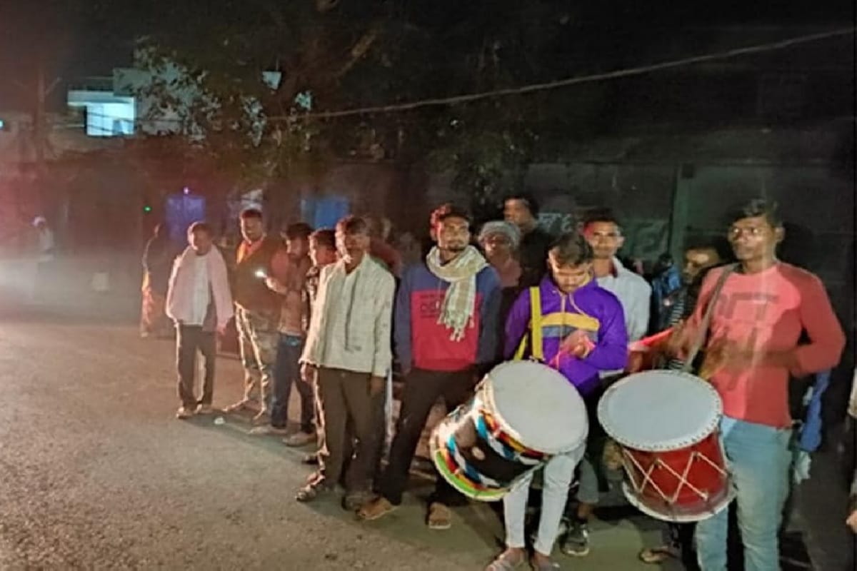 Khargone Police rescued the minor from the clutches of miscreants in three hours villagers honored by playing drums