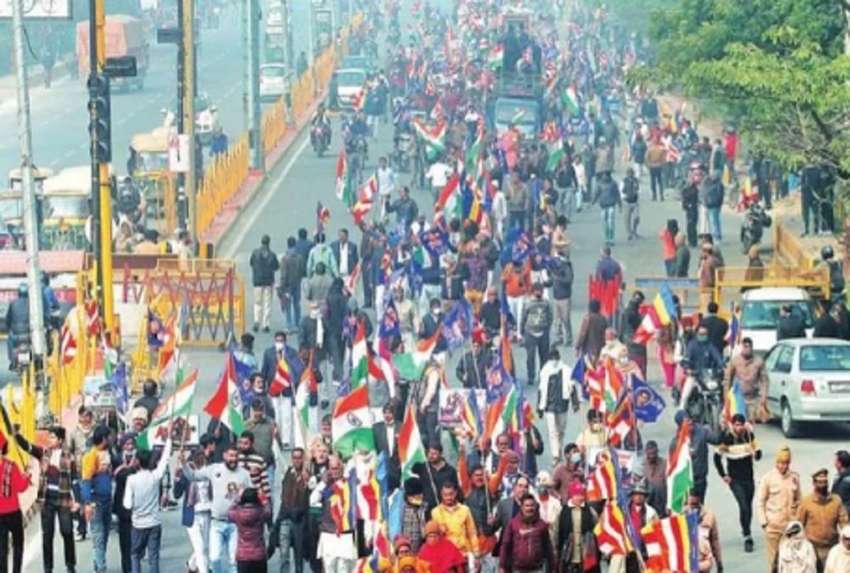 Delhi news: Farmers reached the Ghazipur border with the soil of their fields in 25 kalash