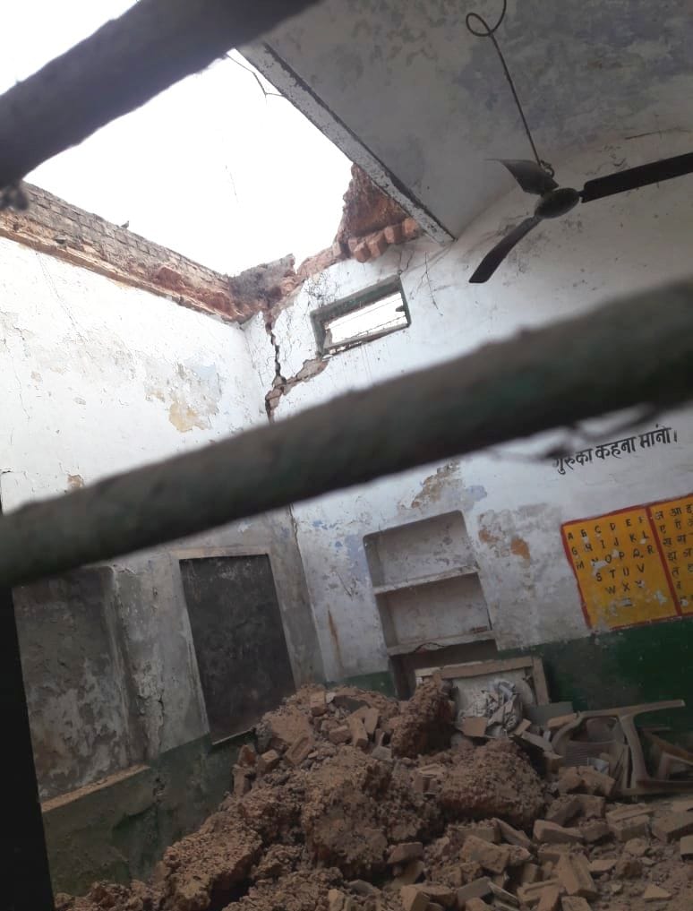 Roof of school collapses in the evening, accident survived
