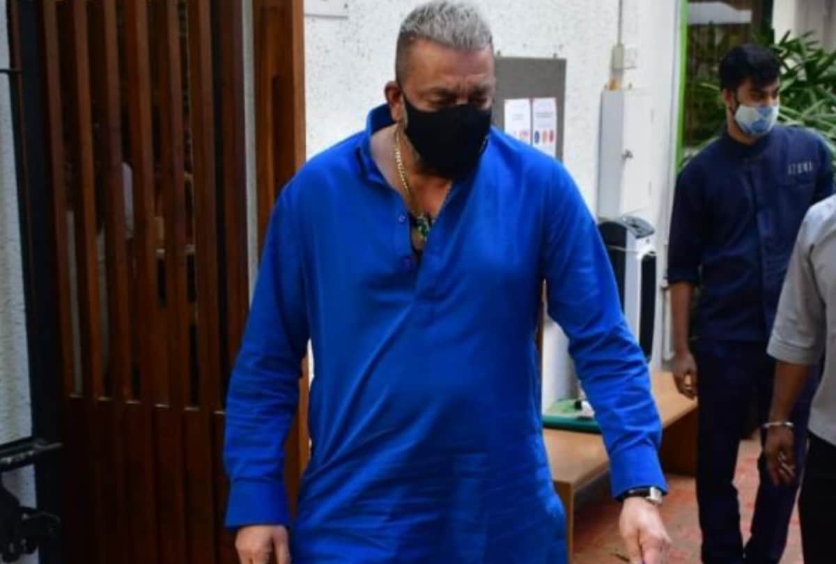 Sanjay dutt poses for the fan happiness here see photos