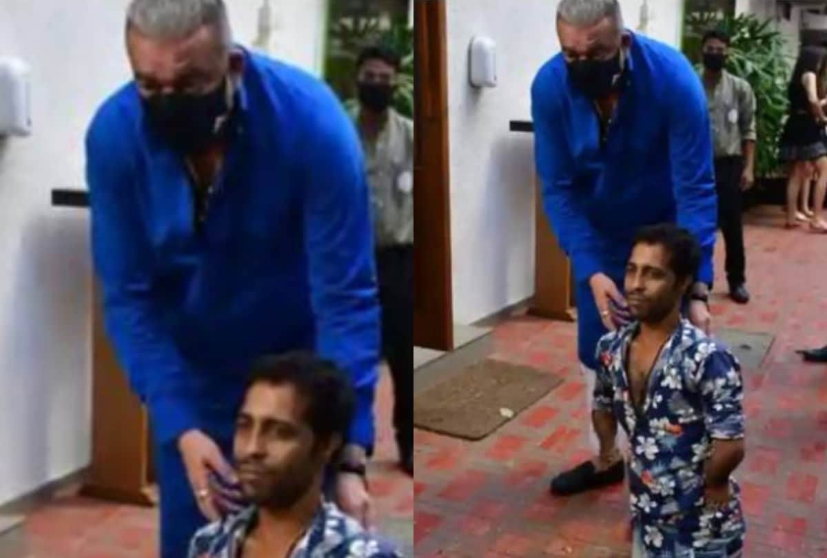 Sanjay dutt poses for the fan happiness here see photos