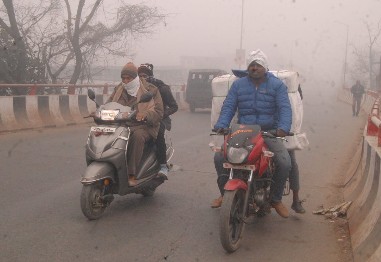 Fog halts speed of vehicles, melting increases