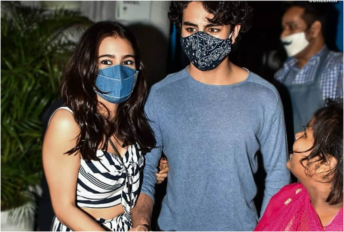 sara ali khan and ibrahim ali khan steps out for dinner steal limelight with dressing sense