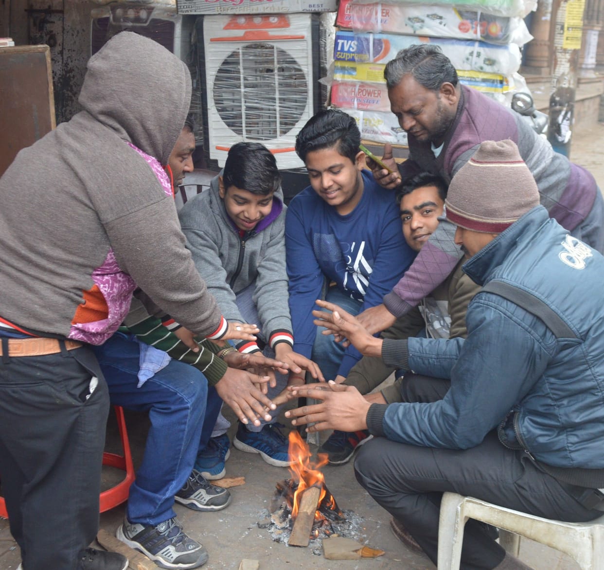 Hathras: Fog slows down in the morning, Galan suffers all day