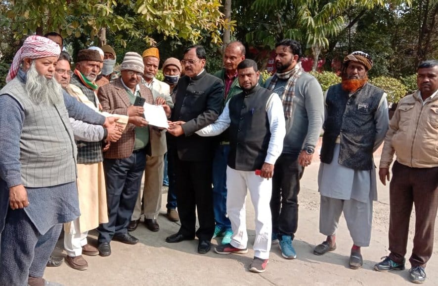 Demand to restore power supply to weavers
