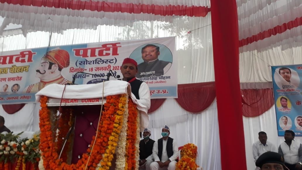BJP is dividing the society: Akhilesh