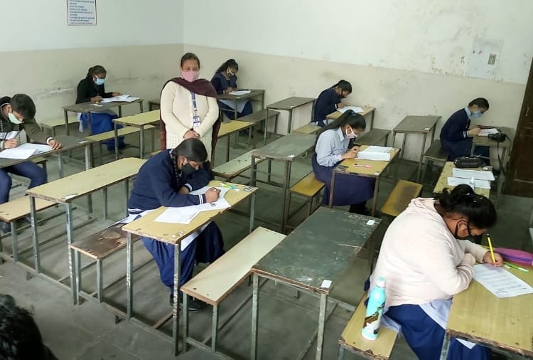 Chandigarh : More than 35 per cent students have failed in mid term examination  