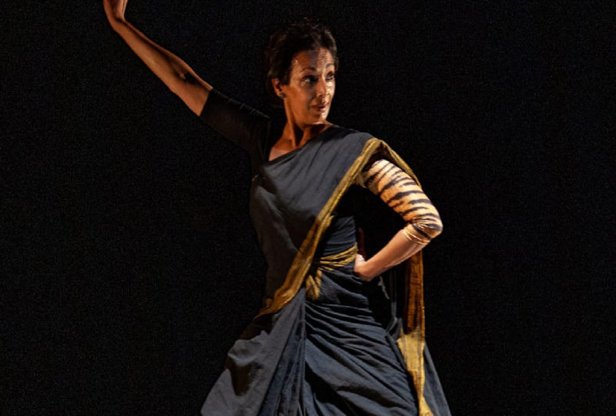 chitra sundaram indian artist received uk award for performing dance