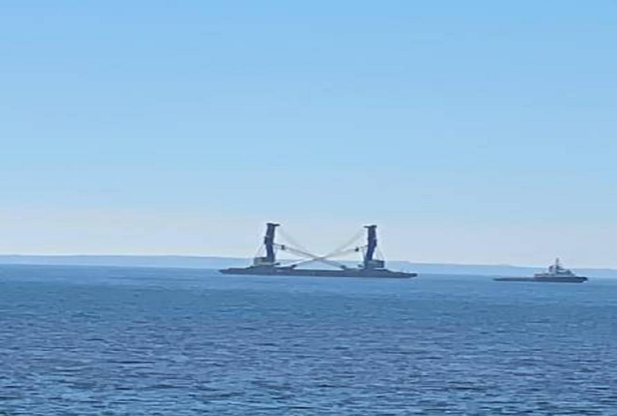 India supplies two mobile harbor cranes to Chabahar port of Iran