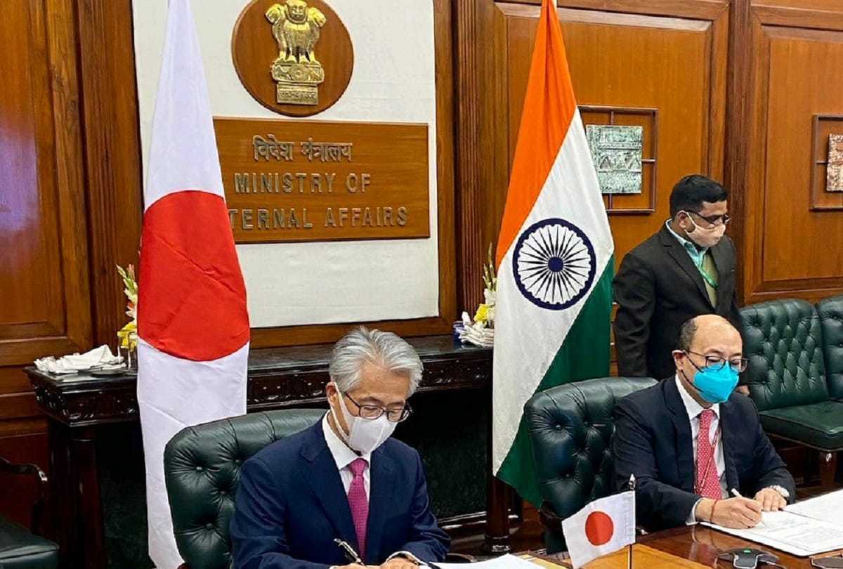 Ambassador of Japan to India, Satoshi Suzuki and Foreign Secretary Harsh Vardhan Shringla sign a new MOC
