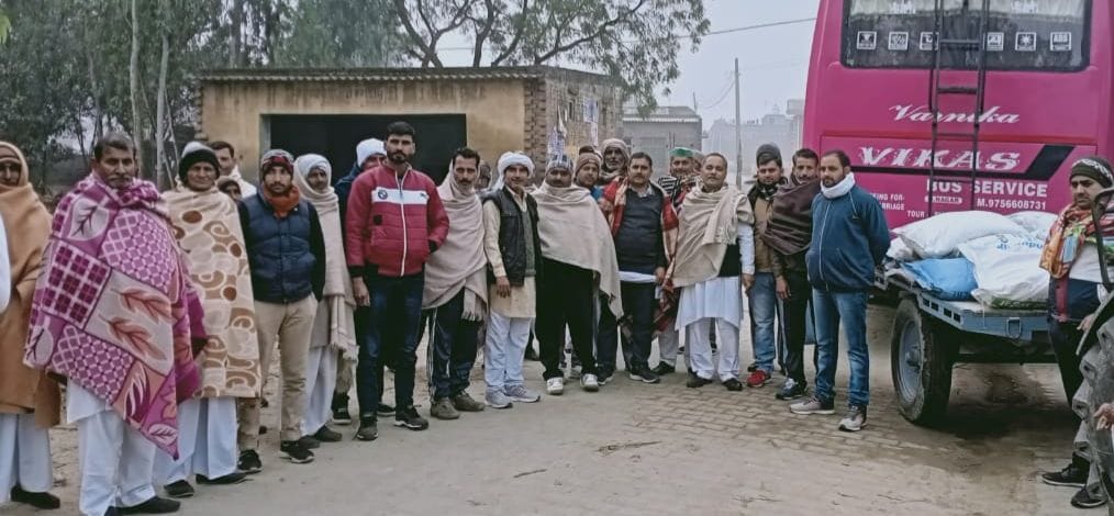Farmers went to Ghazipur border with food items