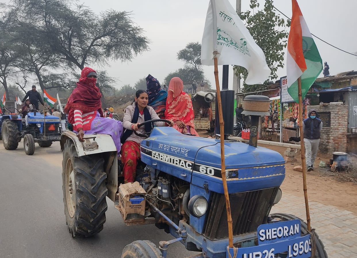 Farmers riding in 1200 tractors performed power, women also reached