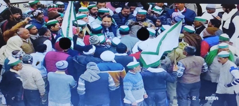 Farmers going in agitation vandalize Luharli toll plaza