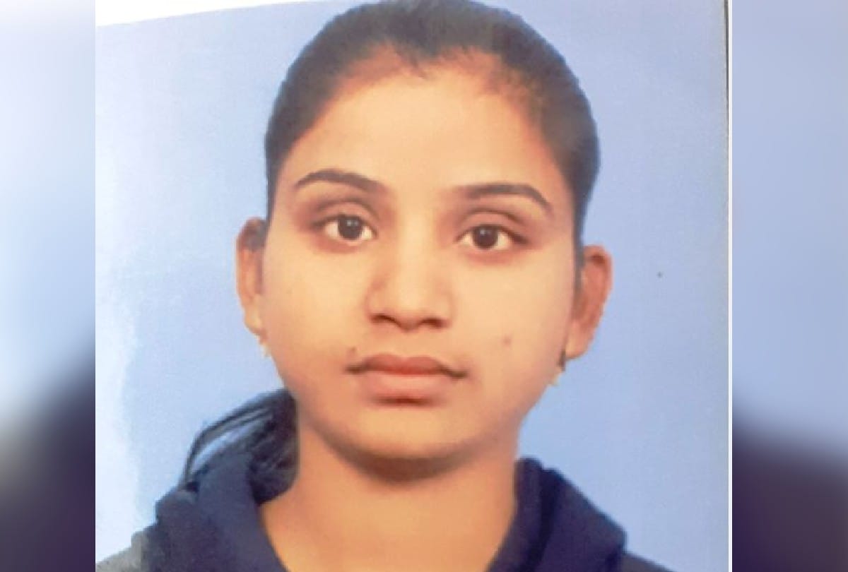 girl student dies after hit by train in firozabad