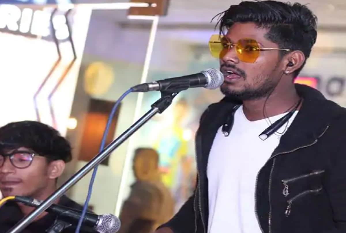 Indian Idol Fame Sawai Bhatt Who Was A Puppeteer Exposed Old Photos Of Concerts Viral On Social Media