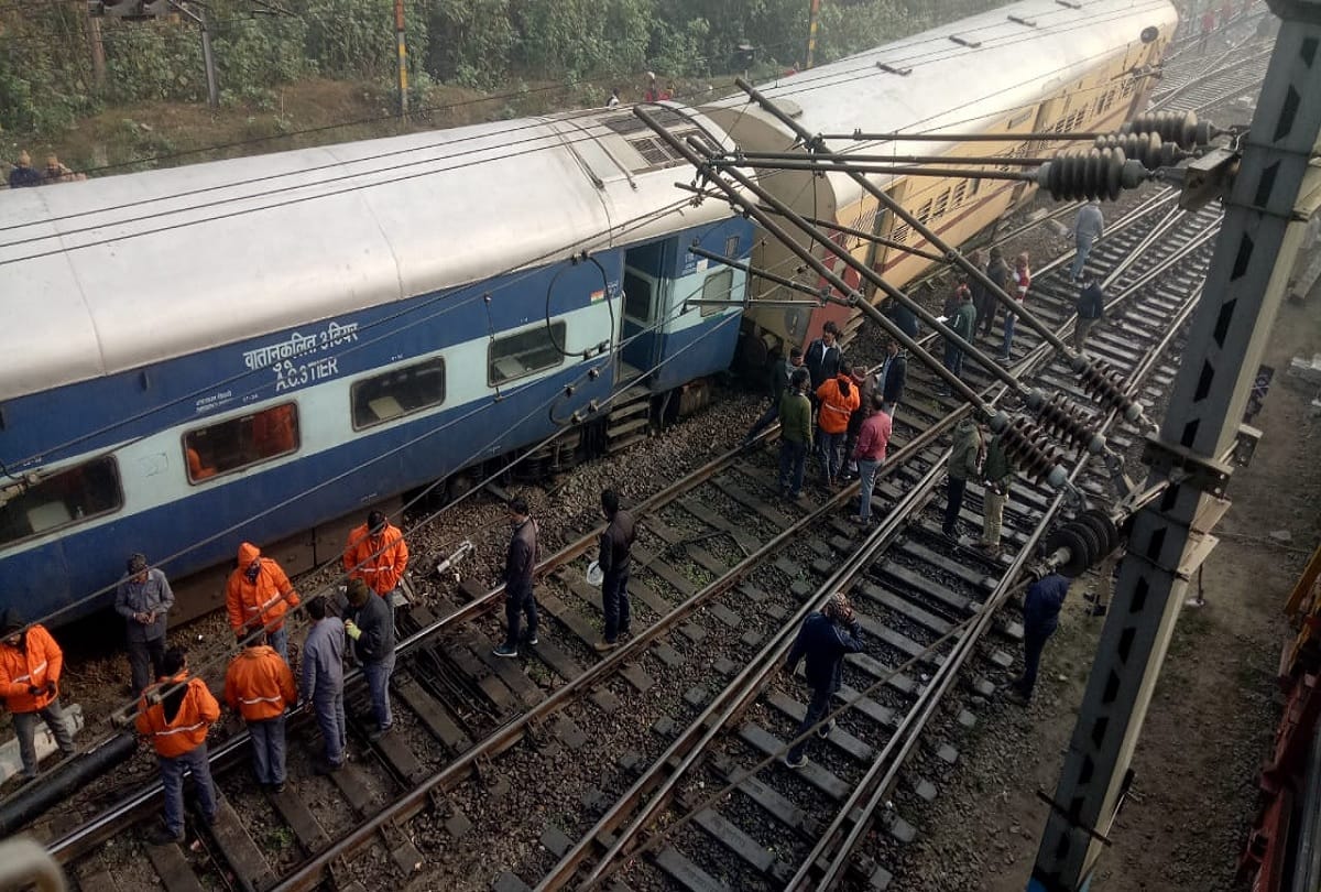 Two coaches of Shaheed express train derails near Charbag railway station in lucknow